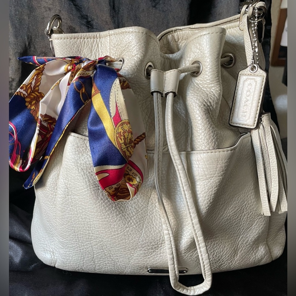 Coach Cream Avery Drawstring Bucket Bag F27003 w/ FREE bag scarf